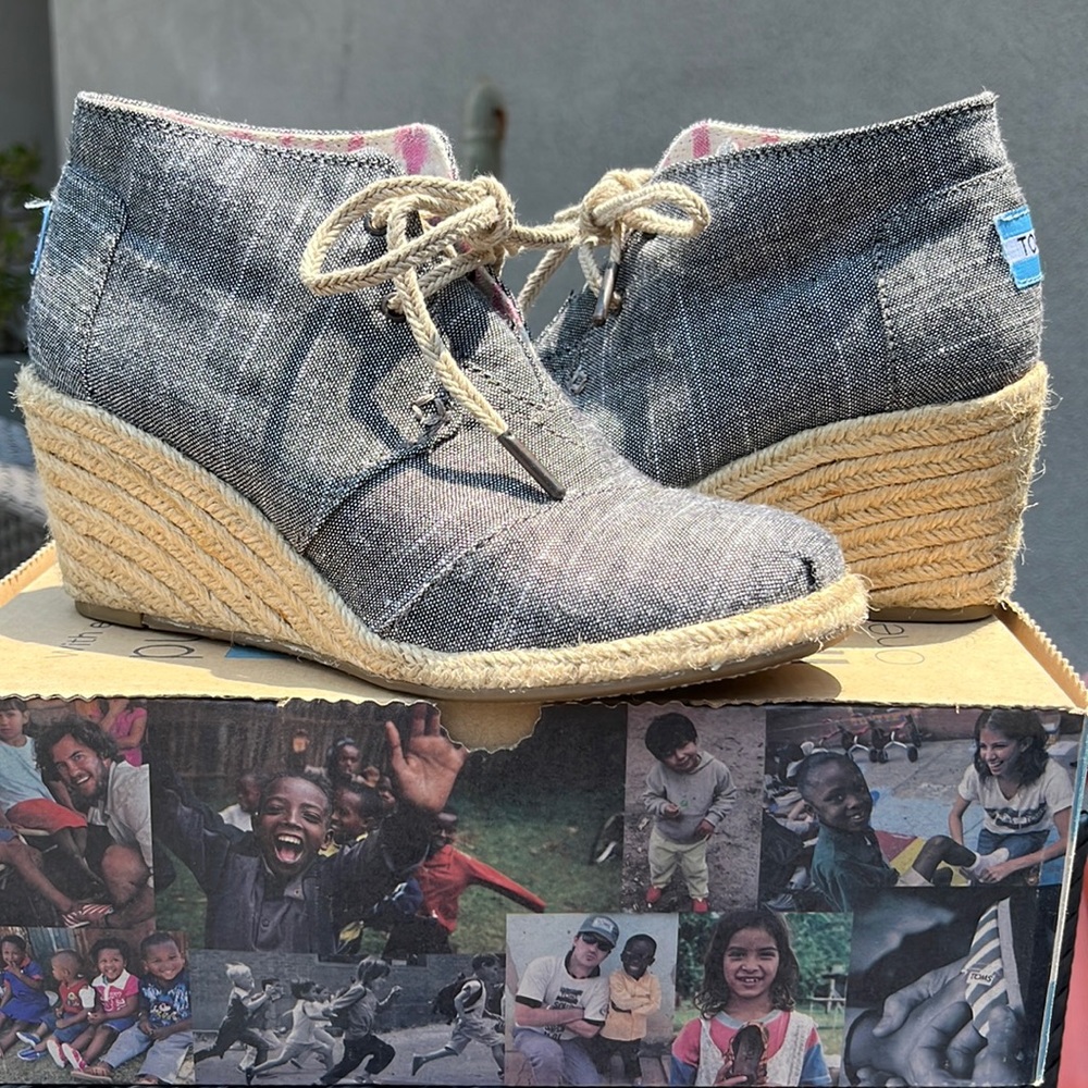 TOMS “Desert Wedge” Canvas Lace Up Bootie, 6.5